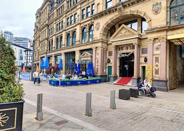 Free Private Parking - Manchester City Centre 2 Bedroom Ensuite Apartment Near Shopping & Financial Centre, Victoria Station & Ao